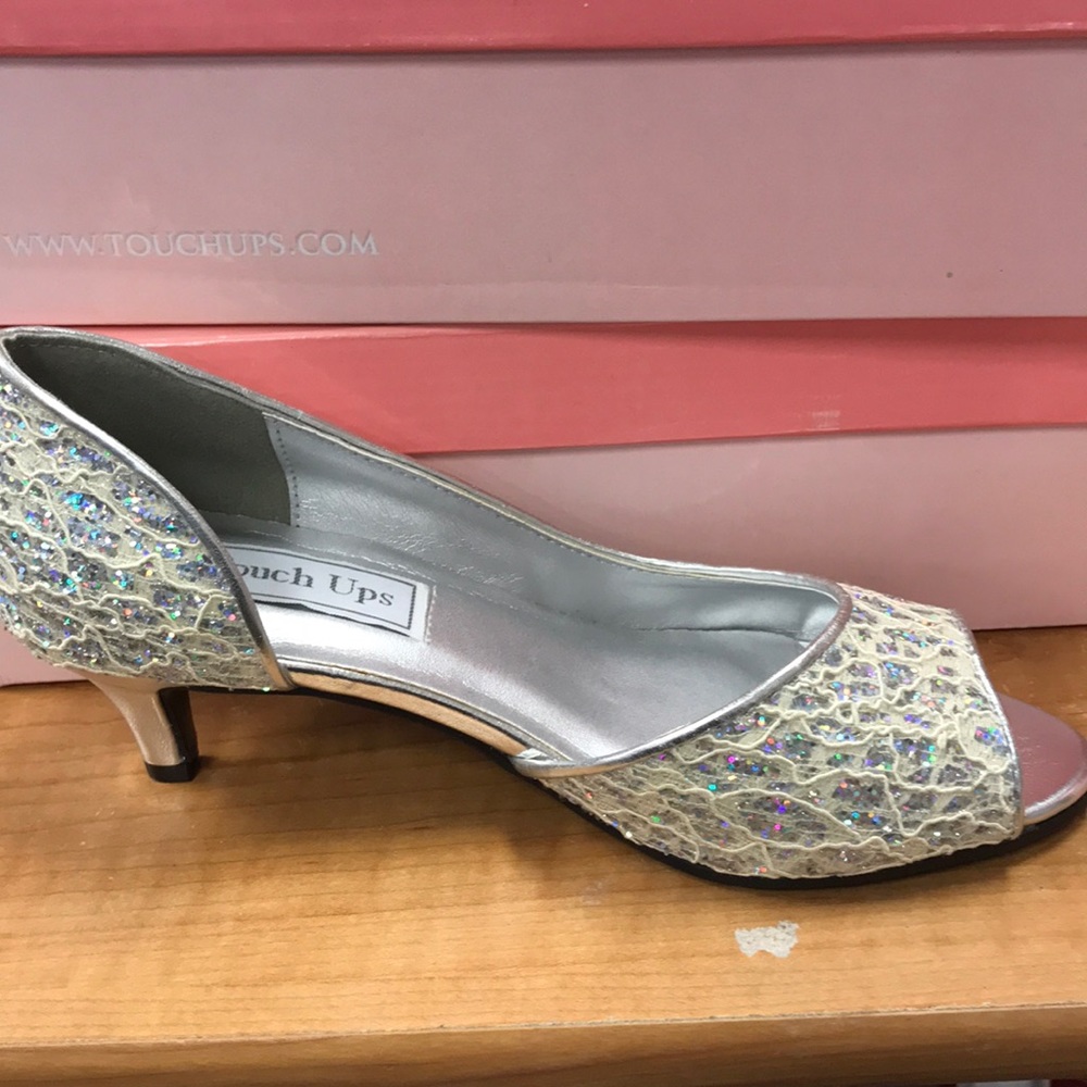 Touchups Irene Ivory /silver shoe